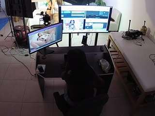 Dieses Model ist jetzt live. voyeurcam-jb-photo-studio