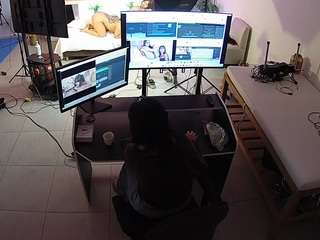 This model is live right now. voyeurcam-jb-photo-studio