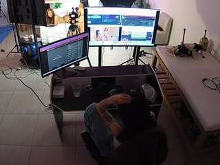 このモデルは現在ライブ中です。 voyeurcam-jb-photo-studio