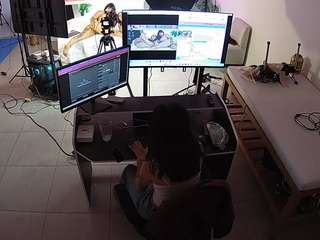 This model is live right now. voyeurcam-jb-photo-studio