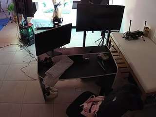이 모델은 현재 라이브 중입니다. voyeurcam-jb-photo-studio