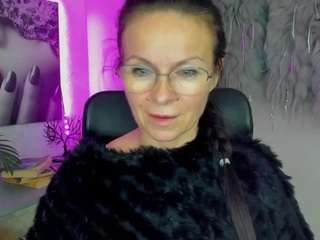 glamhelen webcam model