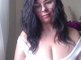 glamhelen webcam model