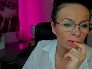 glamhelen webcam model