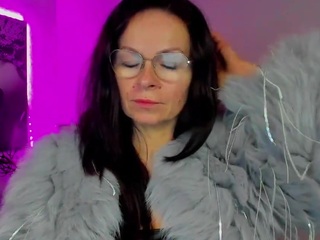 glamhelen Cum live webcam