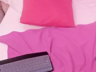 KhloeCutee's Live Sex Cam Show