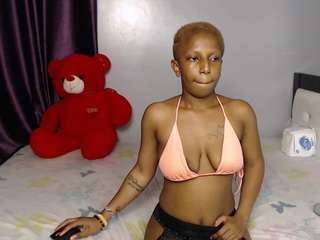 le modèle blackwidoww44 est en webcam porno dans un show sur le site camsoda, il possède les tags suivants: anal,fetish,young adult,toys,tease,striptease,squirter,orgasm,nature,mature,lush,average,joi,lovense,feet,creampie,black hair,blue eyes,facial piercings,cock rating