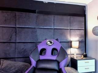 cherryy-bomb's CamSoda show and profile