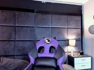 cherryy-bomb's CamSoda show and profile