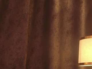 LAURAAX live cam preview