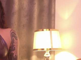 LAURAAX live cam preview