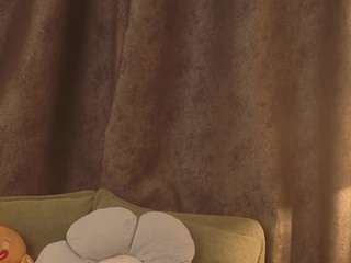 LAURAAX live cam preview