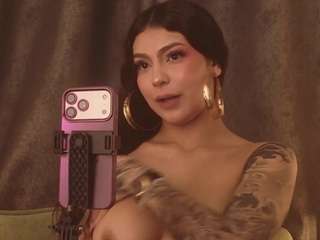 LAURAAX live cam preview