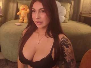 LAURAAX live cam preview