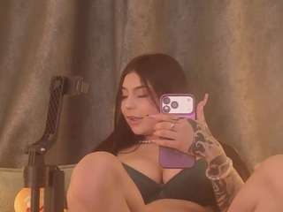 cherryy-bomb Live Webcam on CamSoda