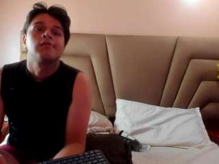jade-n-leo Live Webcam on CamSoda