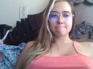 trianabell Live Webcam on CamSoda