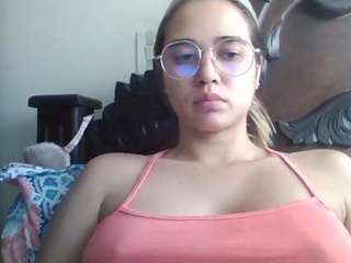 trianabell Live Webcam on CamSoda