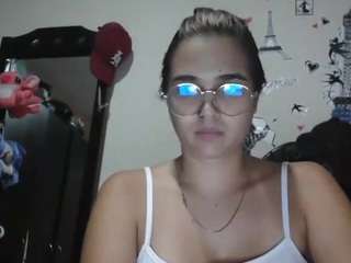 trianabell Live Webcam on CamSoda