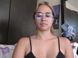 trianabell live cam profile