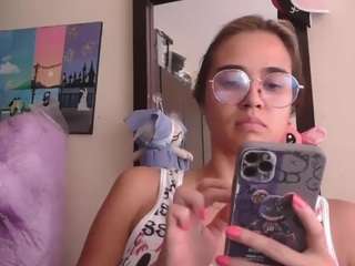 trianabell Live Webcam on CamSoda