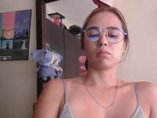 trianabell Live Webcam on CamSoda
