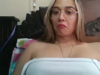 Trianabell's Live Sex Cam Show