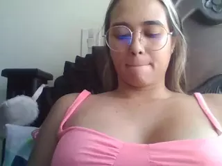 Trianabell's Live Sex Cam Show