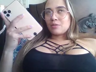 Trianabell's Live Sex Cam Show