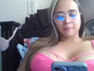 Trianabell's Live Sex Cam Show
