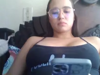 Trianabell's Live Sex Cam Show