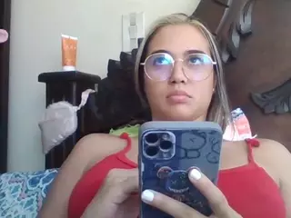 Trianabell's Live Sex Cam Show