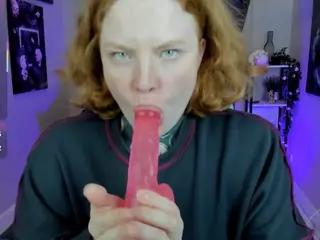 CassieRedKiss's Live Sex Cam Show