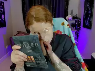 CassieRedKiss's Live Sex Cam Show