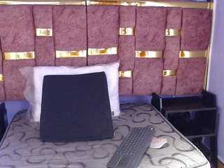 antonella-cutee Toys live webcam