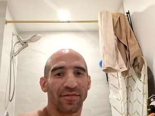 Acest model este live acum. rentedbimanymen