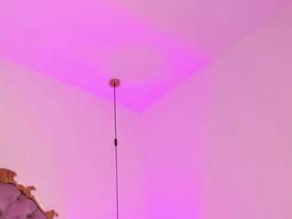 pushaina-03 webcam model