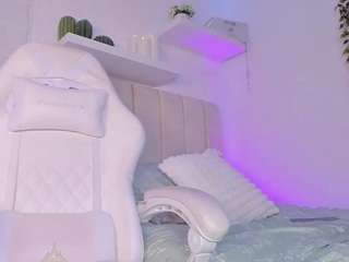 Live webcam model pamela-white on Soda Cams