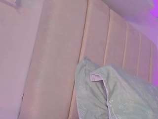 Live webcam model pamela-white on Soda Cams