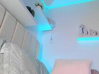 pamela-white's live room