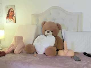 sophiamiller98's CamSoda show and profile