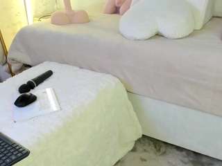 Live webcam model sophiamiller98 on Soda Cams