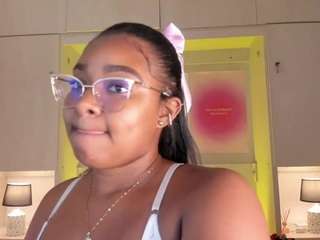 tamarazaki Live Webcam on CamSoda