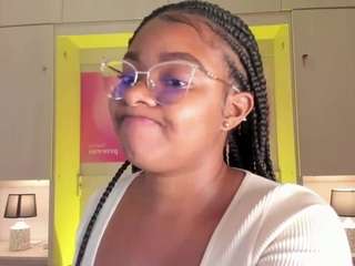 tamarazaki Live Webcam on CamSoda