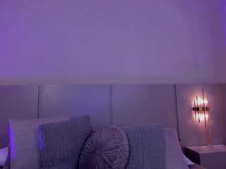 victoriabenedetti2's CamSoda show and profile