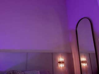 victoriabenedetti2's CamSoda show and profile