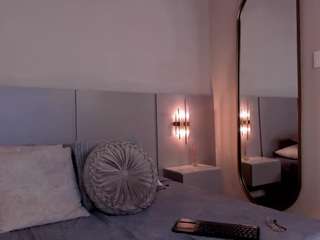 victoriabenedetti2's CamSoda show and profile