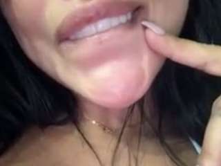 Live webcam model victoriabenedetti2 on Soda Cams