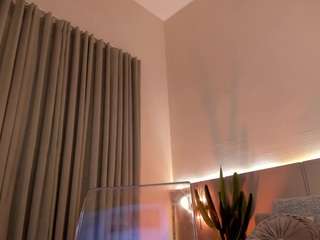 Live webcam model victoriabenedetti2 on Soda Cams