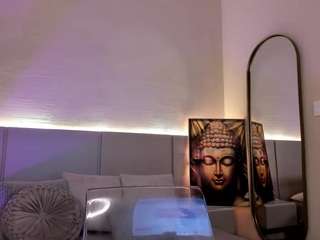 victoriabenedetti2's CamSoda show and profile